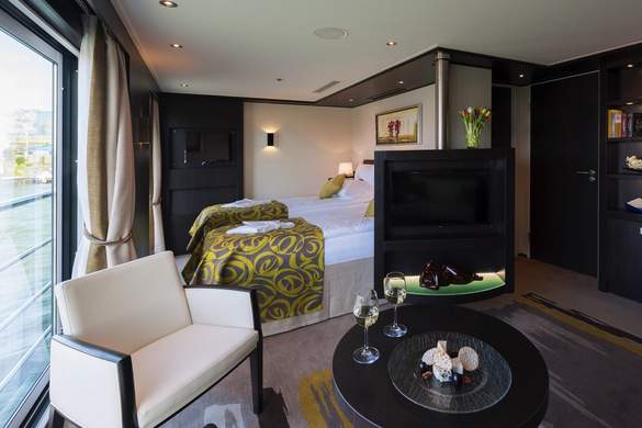 Avalon Waterways, Avalon Impression, Royal Suite 0.jpg